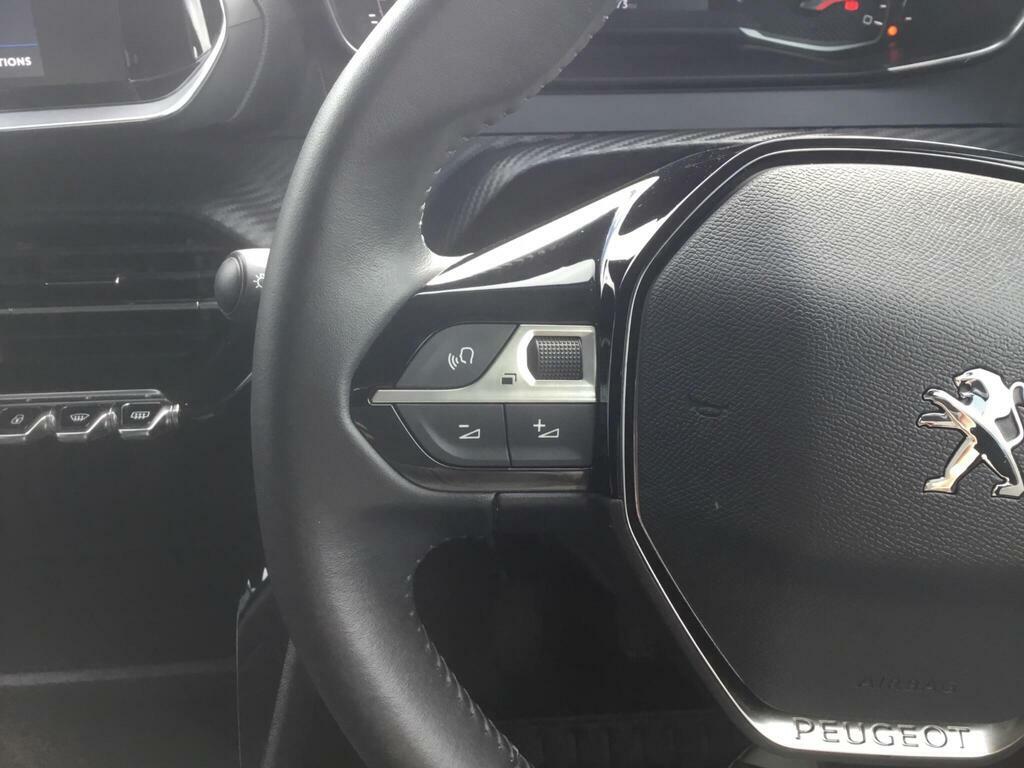 Peugeot 2008 1.2 Puretech Active Premium White #18