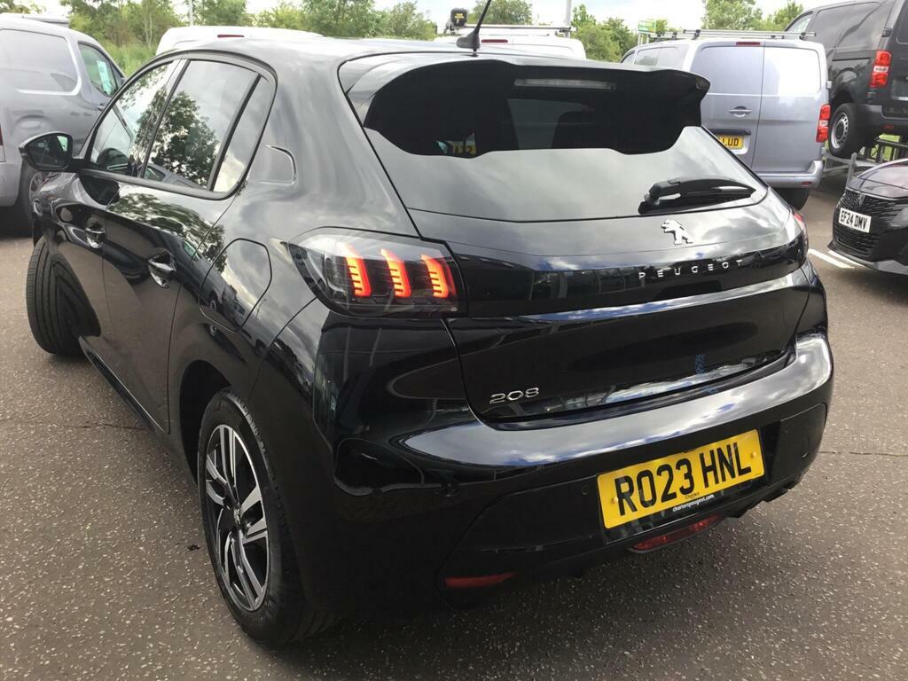 Peugeot 208 1.2 Puretech Allure Premium Eat Euro 6 Ss Black #4