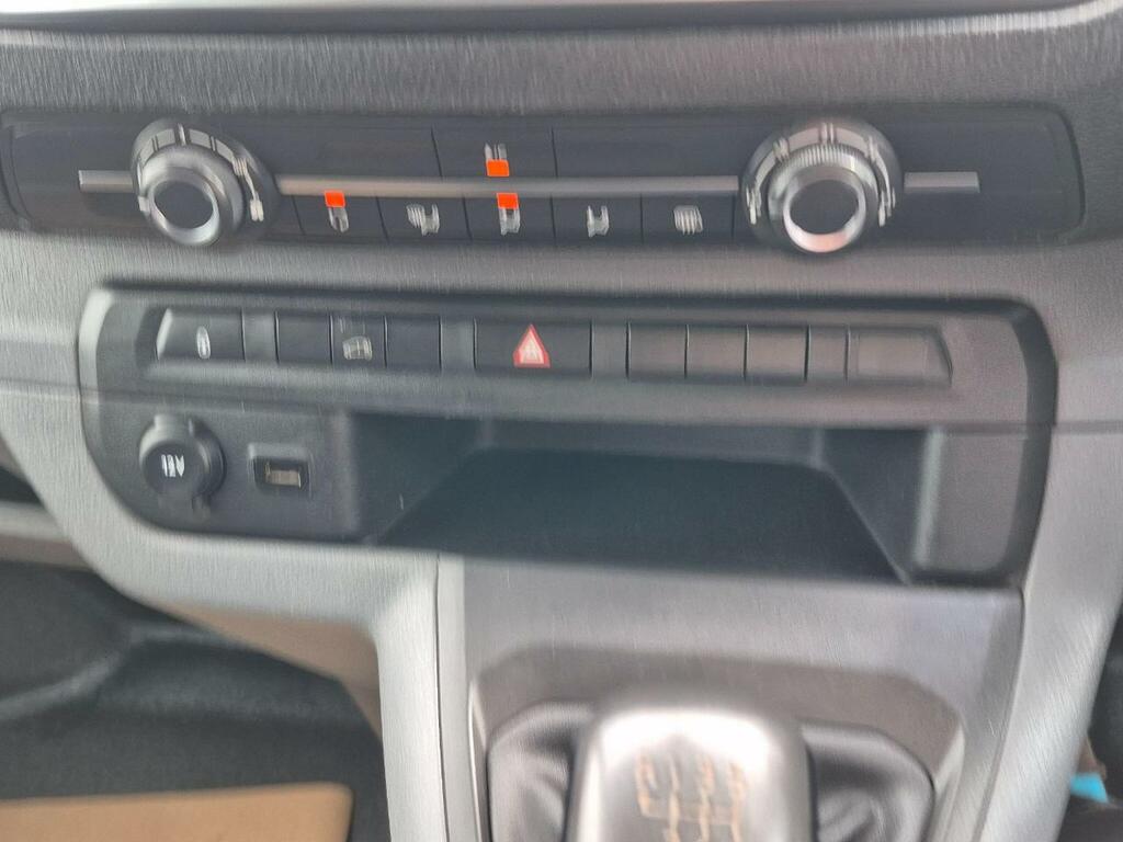 Vauxhall Vivaro Vivaro 2.0 Turbo D 3100 Sportive Panel Van 6Dr Die Grey #17