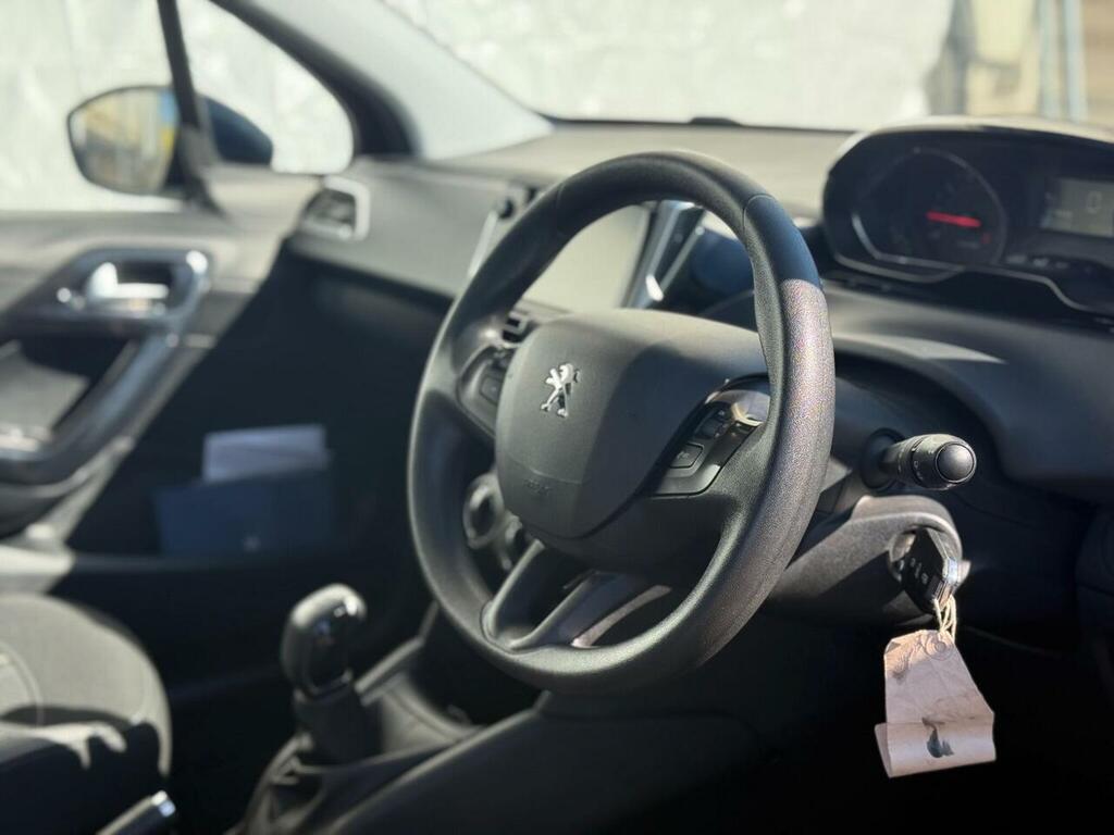 Peugeot 208 Hatchback White #20