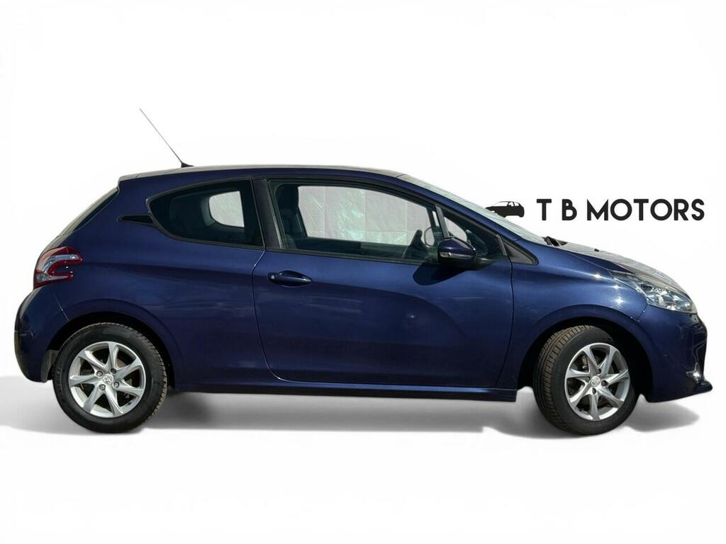 Peugeot 208 Hatchback White #17
