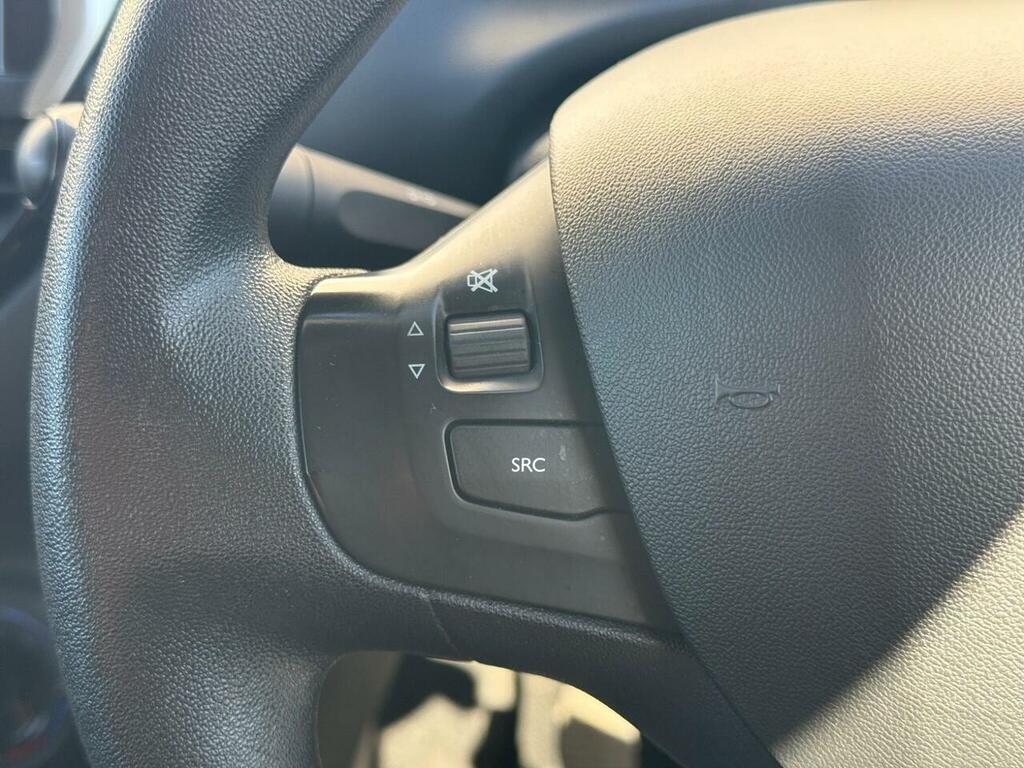 Peugeot 208 Hatchback White #30