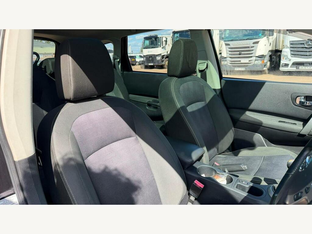 Nissan Qashqai+2 Hatchback Silver #33