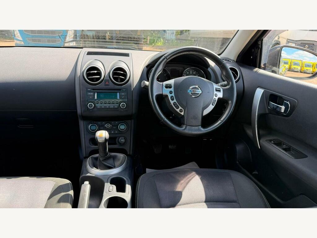 Nissan Qashqai+2 Hatchback Silver #26