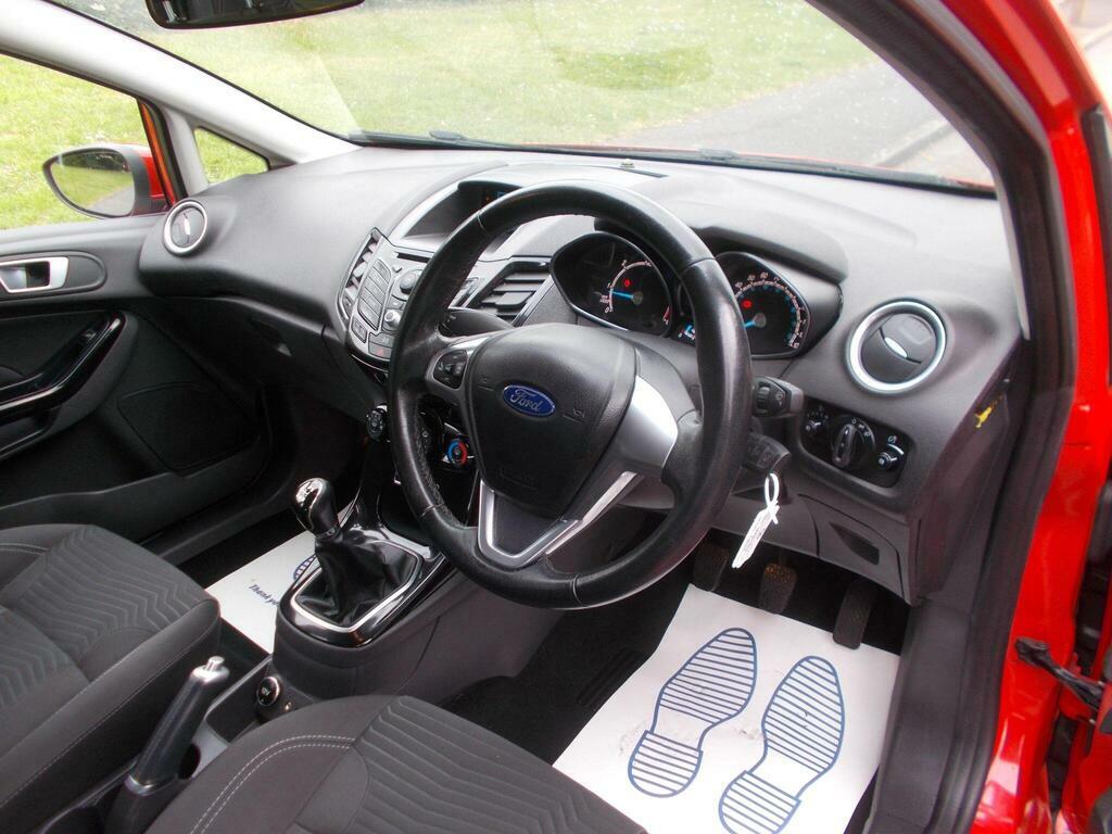 Ford Fiesta 1.6 Tdci Econetic Zetec Euro 5 S S WM63UEF Red #3