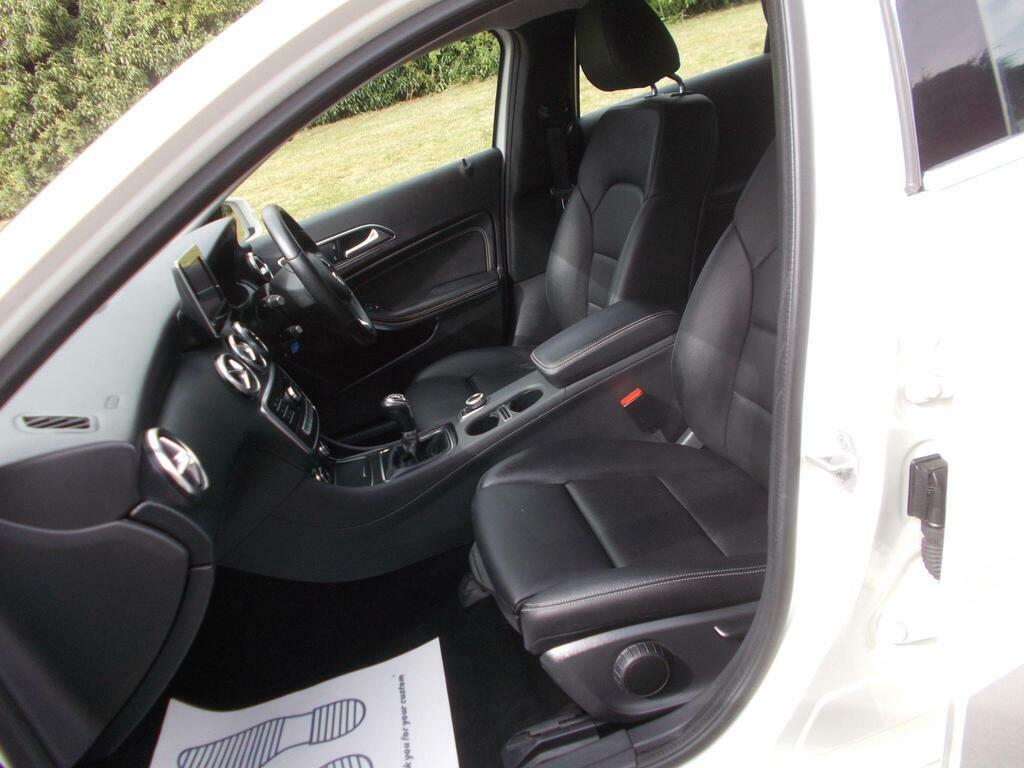 Mercedes-Benz A Class A180d Se White #15