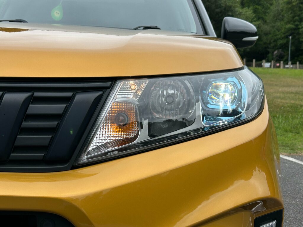 Suzuki Vitara Sz-t White #23