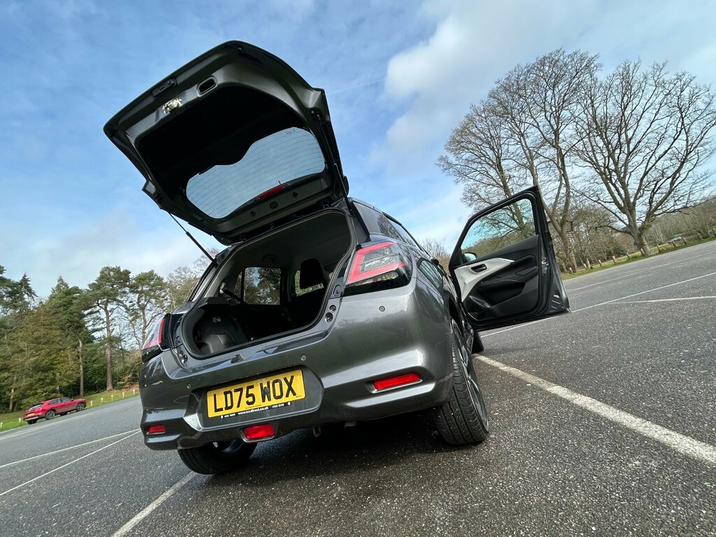 Suzuki Swift 1.2 Mild Hybrid Motion Blue #68