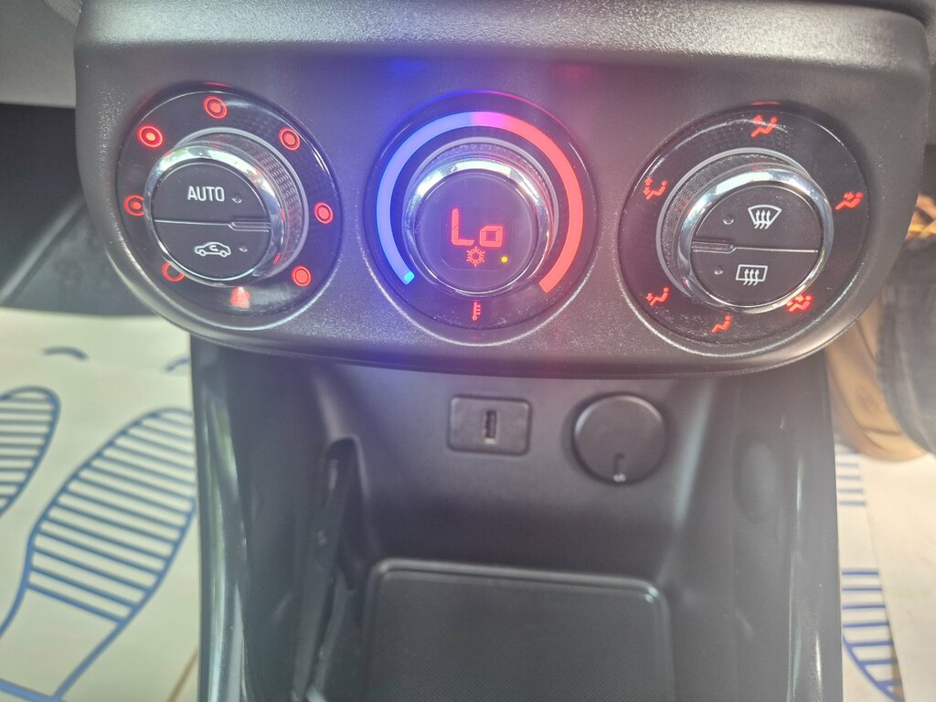 Vauxhall Adam 1.2I Energised White #17