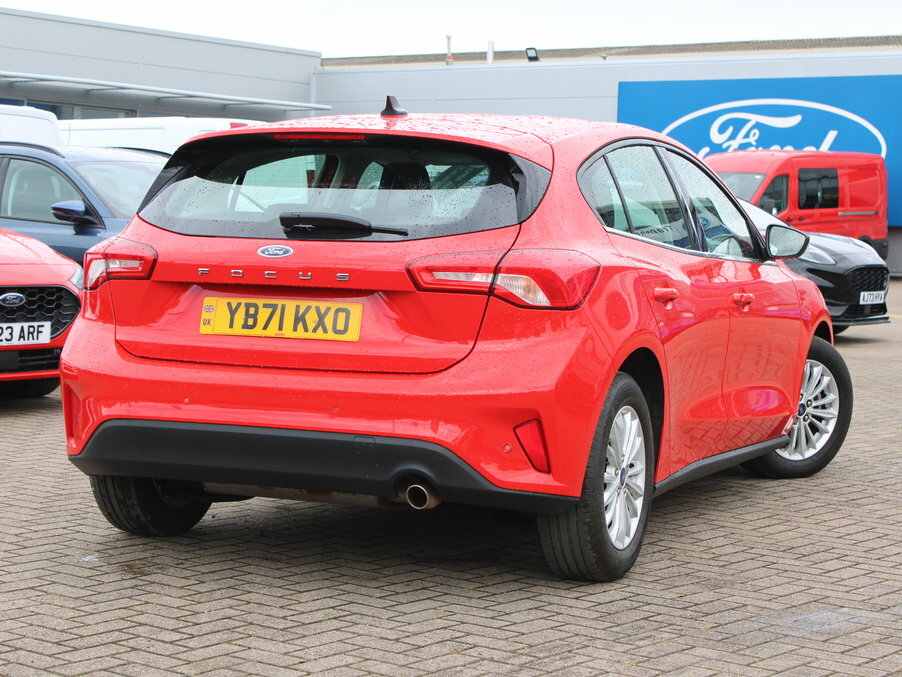 Ford Focus 1.0 Ecoboost 125 Titanium Edition YB71KXO Red #6