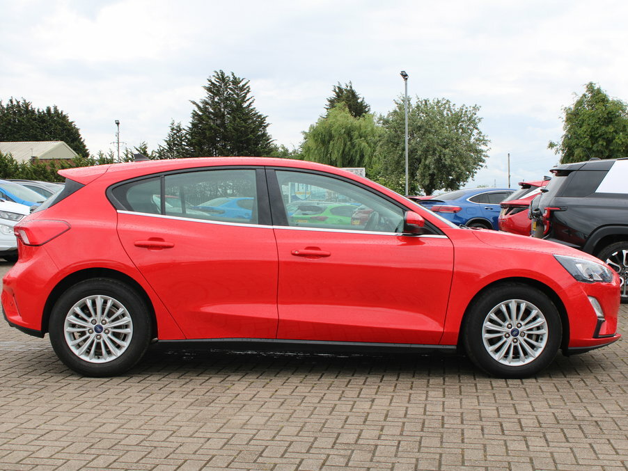 Ford Focus 1.0 Ecoboost 125 Titanium Edition YB71KXO Red #4