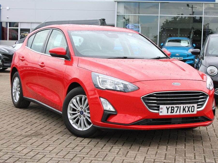Ford Focus 1.0 Ecoboost 125 Titanium Edition YB71KXO Red