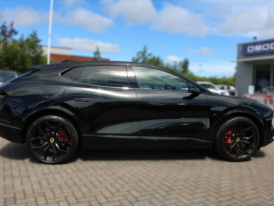 Lotus Eletre 675Kw R 112Kwh 4 Seat Black #4