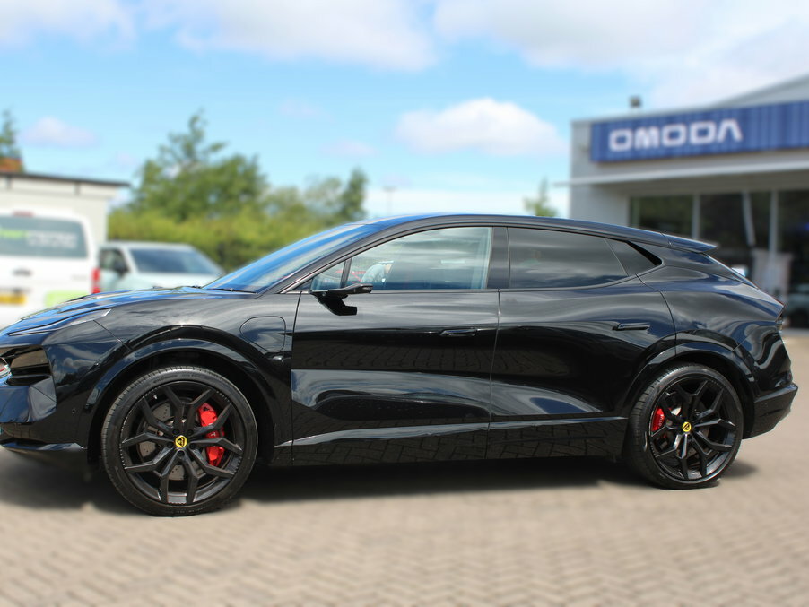 Lotus Eletre 675Kw R 112Kwh 4 Seat Black #3