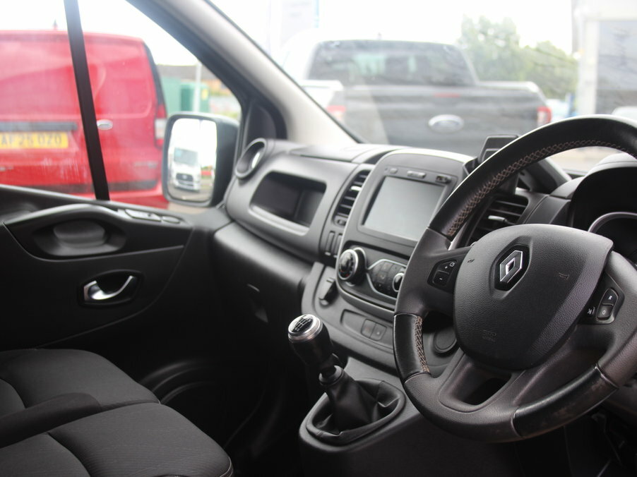Renault Trafic Mpv White #14