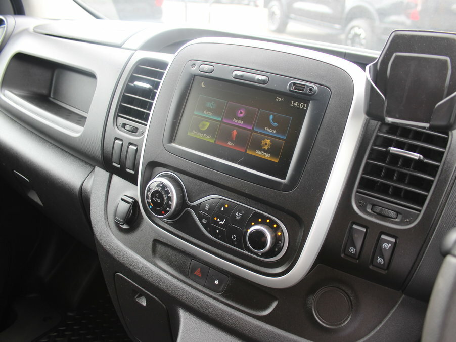 Renault Trafic Mpv White #8
