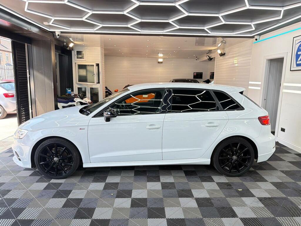 Audi A3 Hatchback 1.5 Tfsi Cod Black Edition Sportback S T GK18LZJ White #5