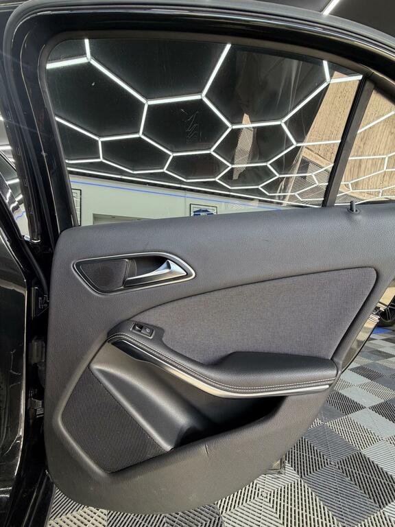 Mercedes-Benz A Class 1.8 A180 Cdi Se 7G-dct Black #16