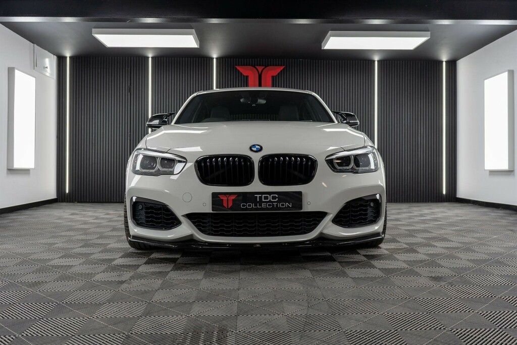 BMW 1 Series Hatchback YE19JYJ White #5