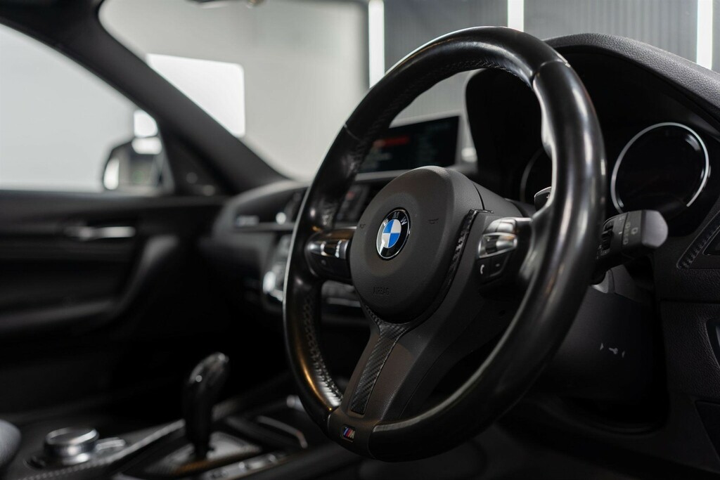 BMW 1 Series Hatchback YE19JYJ White #3