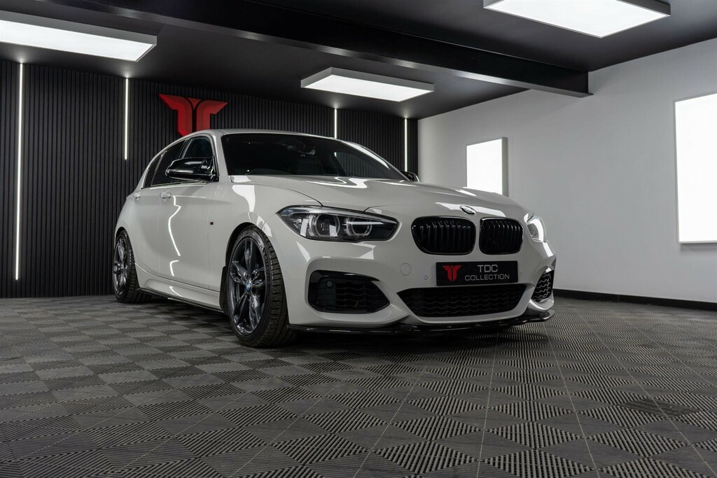 BMW 1 Series Hatchback YE19JYJ White #4