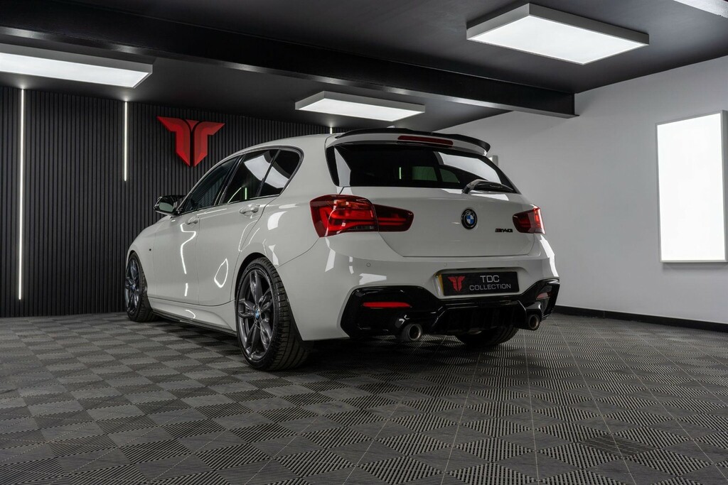 BMW 1 Series Hatchback YE19JYJ White #2