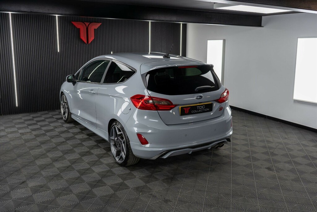 Ford Fiesta Hatchback VK19PVX Silver #2