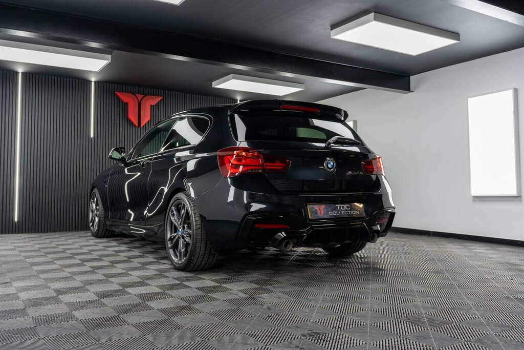 BMW 1 Series Hatchback B25DMM Black #2