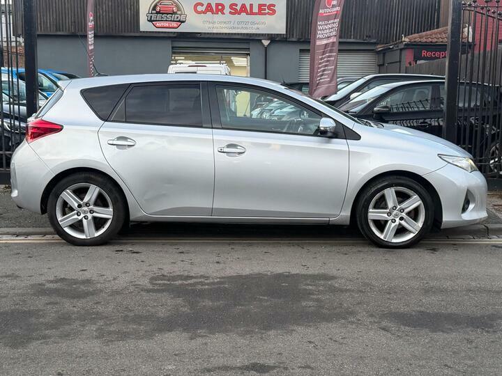 Toyota Auris 1.6 V-matic Sport Euro 5 Silver #2