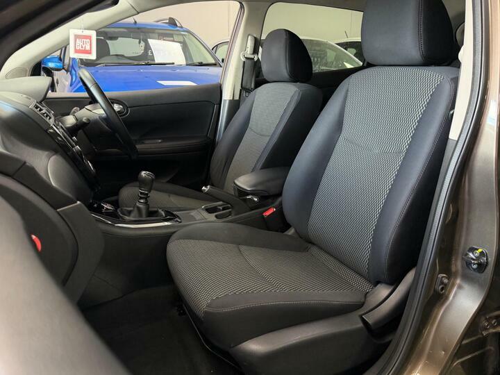 Nissan Pulsar Hatchback Acenta Blue #32