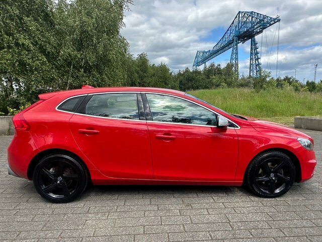 Volvo V40 T2 R-design Hatchback Red #3