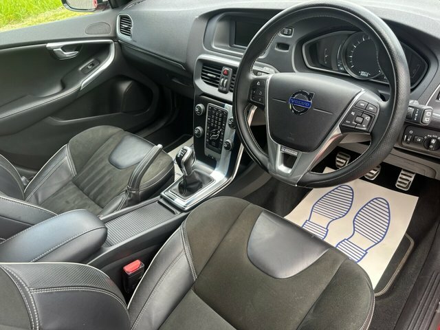 Volvo V40 T2 R-design Hatchback Red #3