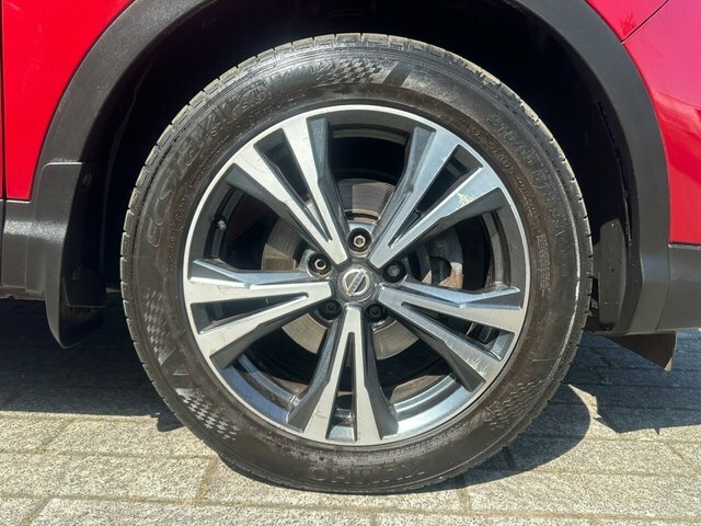 Nissan Qashqai Dig-t N-connecta Suv PX18WAA Red #3