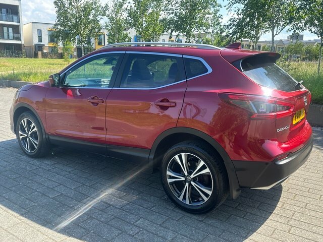 Nissan Qashqai Dig-t N-connecta Suv PX18WAA Red #4