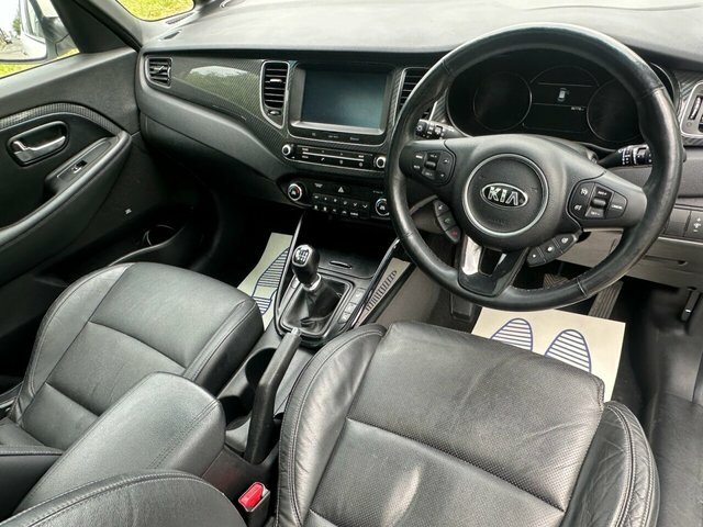 Kia Carens Crdi 4 Mpv White #2