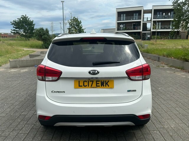 Kia Carens Crdi 4 Mpv White #4
