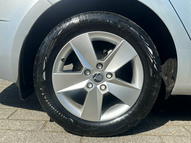 Skoda Octavia Tdi Se Technology Estate Silver #4
