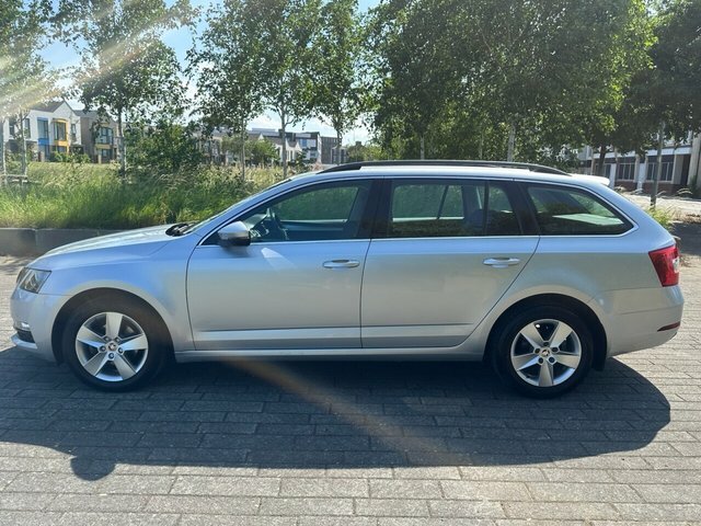 Skoda Octavia Tdi Se Technology Estate Silver #6