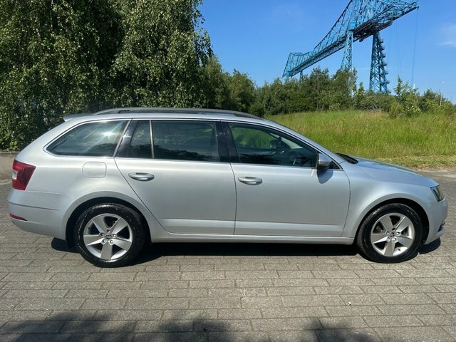 Skoda Octavia Tdi Se Technology Estate Silver #2