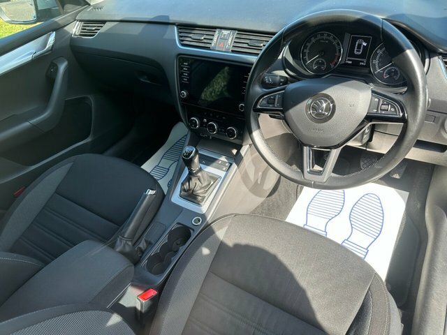 Skoda Octavia Tdi Se Technology Estate Silver #2