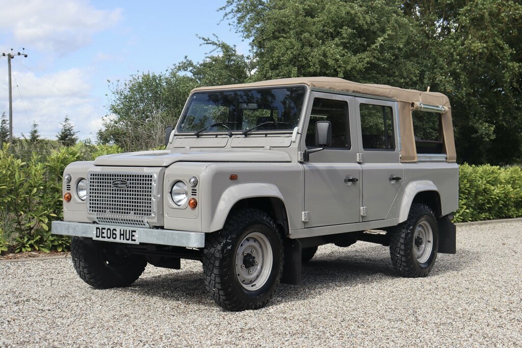 Land Rover Defender 110 Suv Black #11