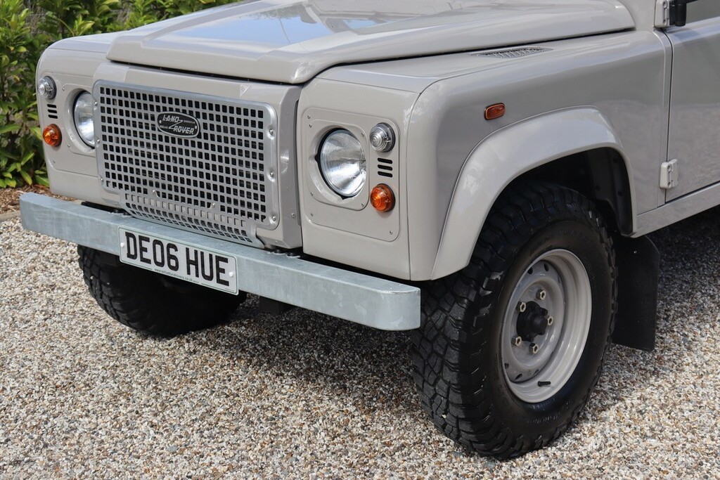 Land Rover Defender 110 Suv Black #10