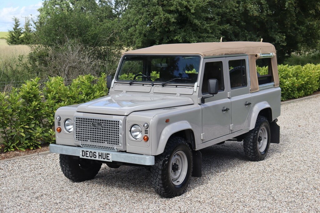 Land Rover Defender 110 Suv Black #16