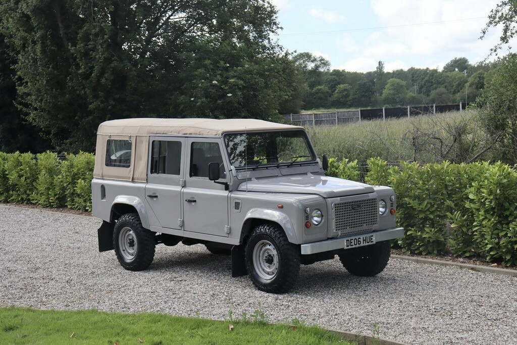 Land Rover Defender 110 Suv Black #12