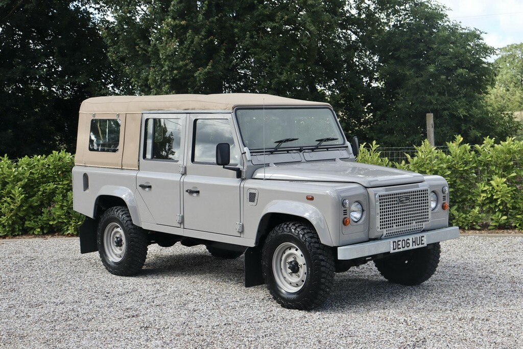 Land Rover Defender 110 110 2.5 Td5 Station Wagon Soft Top 