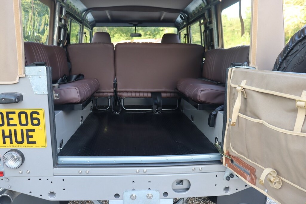 Land Rover Defender 110 Suv Black #9