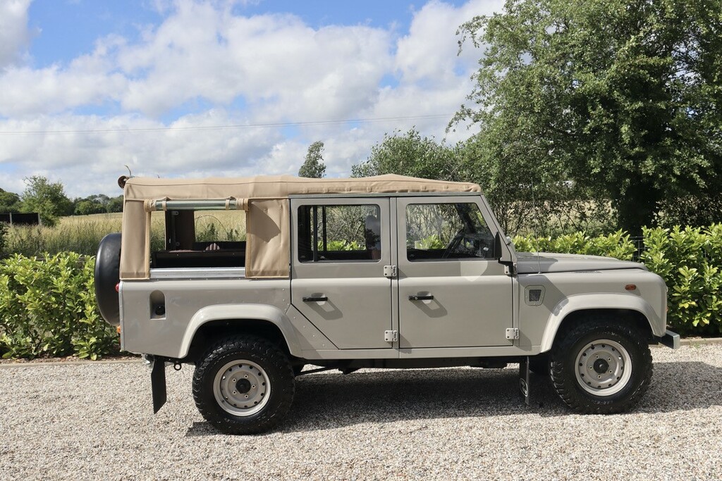 Land Rover Defender 110 Suv Black #19