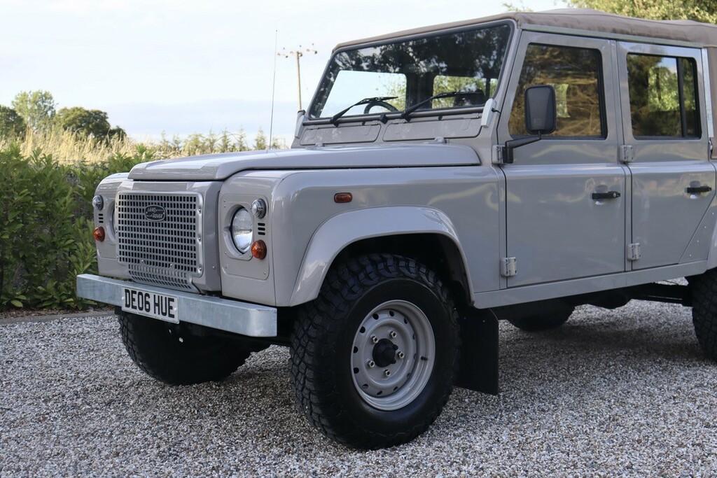 Land Rover Defender 110 Suv Black #32