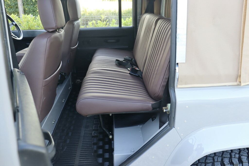 Land Rover Defender 110 Suv Black #8