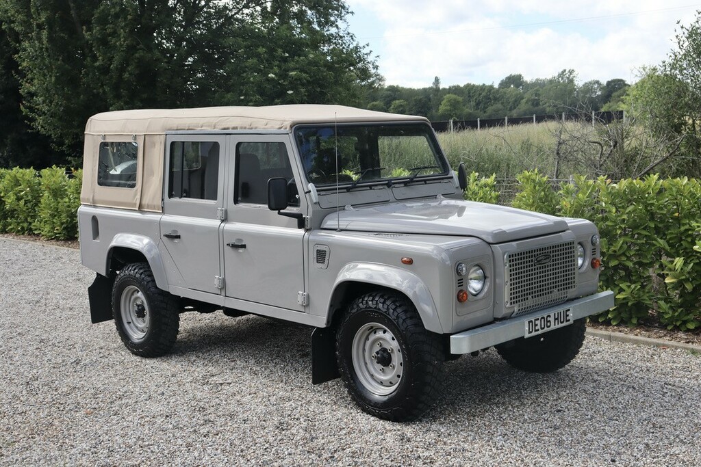 Land Rover Defender 110 Suv Black #13